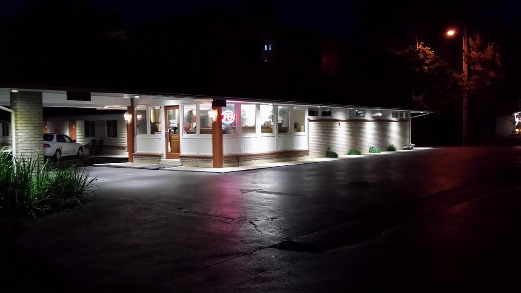 Budget Inn Fairport Exterior foto