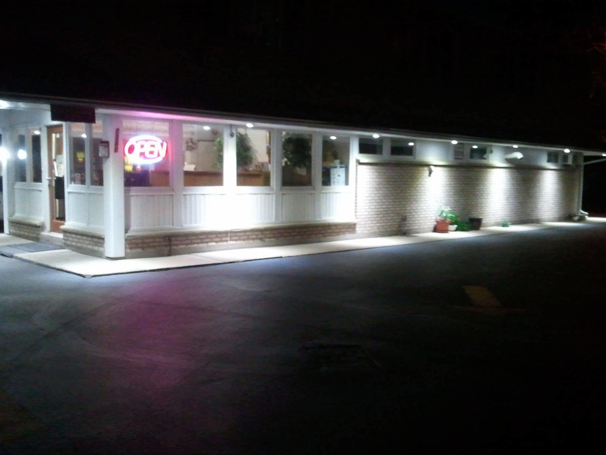 Budget Inn Fairport Exterior foto